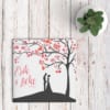 Trouwkaart Boom met Hartjes als Blaadjes is een romantisch & lieflijk ontwerp in zachte, roze tinten, een boom op een heuveltje met 2 verliefde mensen.