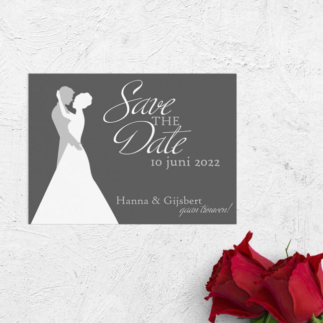 Save the date kaart Deze Dans is een minimalistisch en modern ontwerp, met in het middelpunt een silhouet van een dansend bruidspaar.