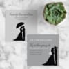 Inlegvel Silhouet is een extra kaartje met een minimalistische illustratie: een silhouet van een bruidspaar op 2 manieren.