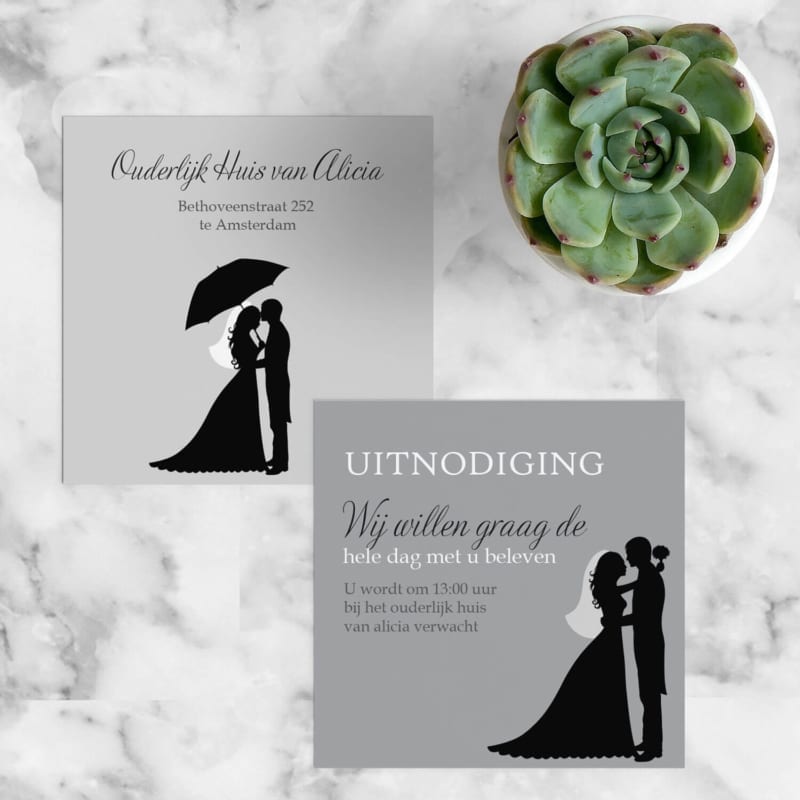 Inlegvel Silhouet is een extra kaartje met een minimalistische illustratie: een silhouet van een bruidspaar op 2 manieren.